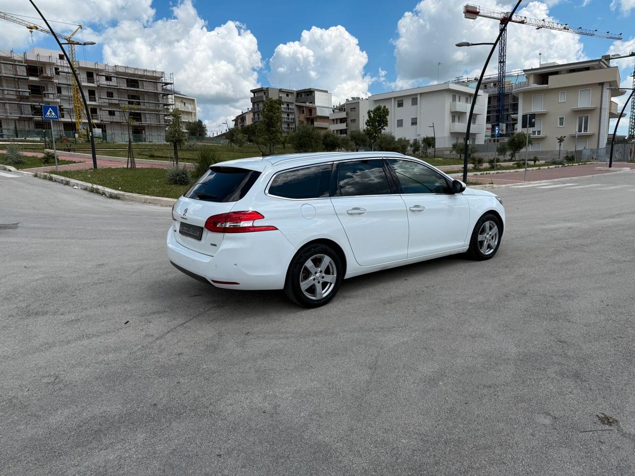 Peugeot 308 BlueHDi 120 S&S SW Allure