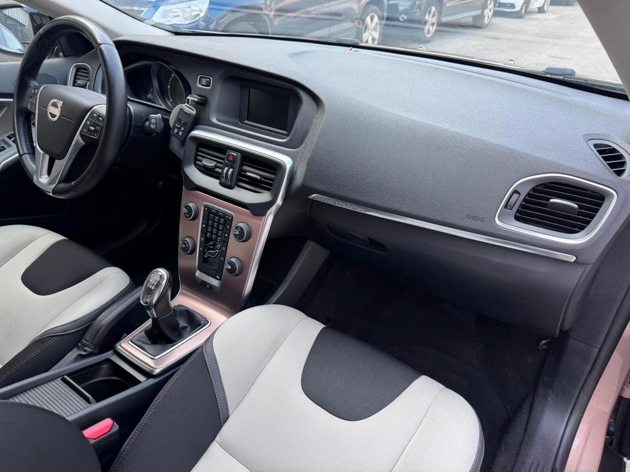 Volvo V40 Cross Country D2 1.6 Summum*EURO5B*NEOPATENTATI