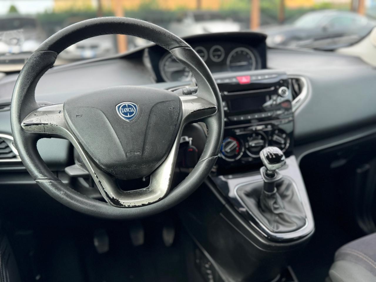 Ypsilon 1.2 69 CV 5 porte GPL Ecochic Silver