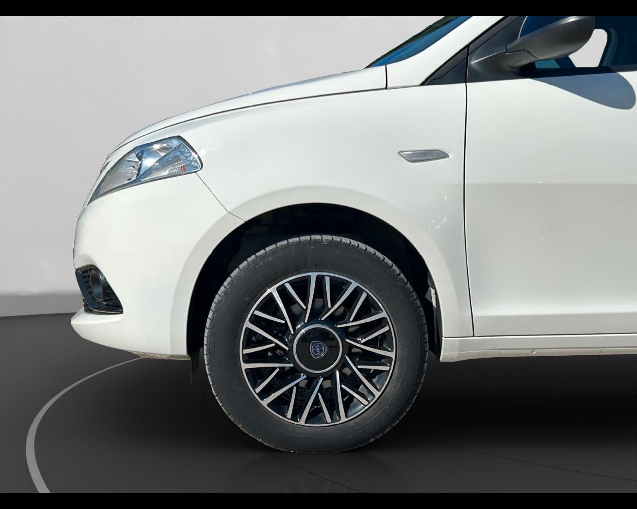 LANCIA Ypsilon III 2015 - Ypsilon 0.9 t.air Silver ecochic metano 70cv