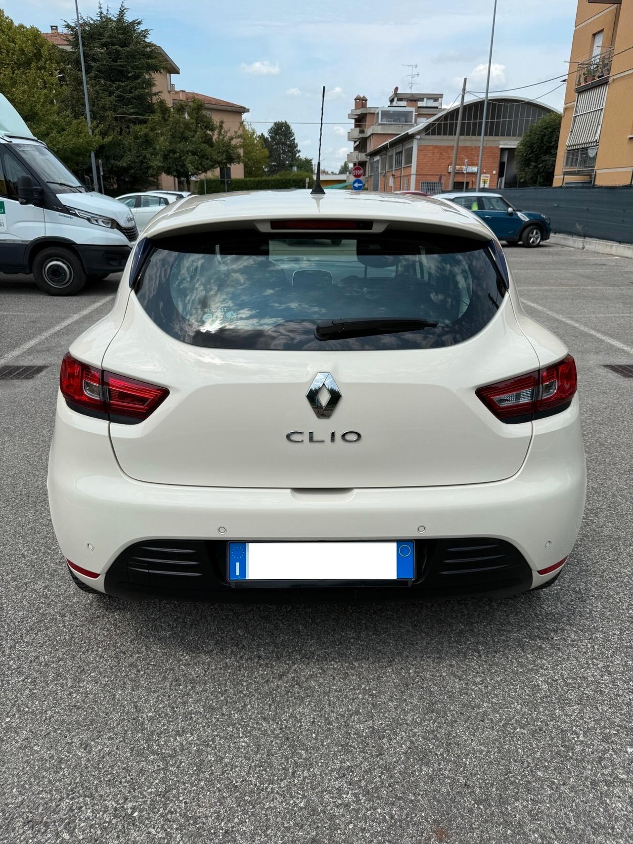 Renault Clio 1.5 dci - NEOP. - NAV. - 12 MESI DI GAR. -