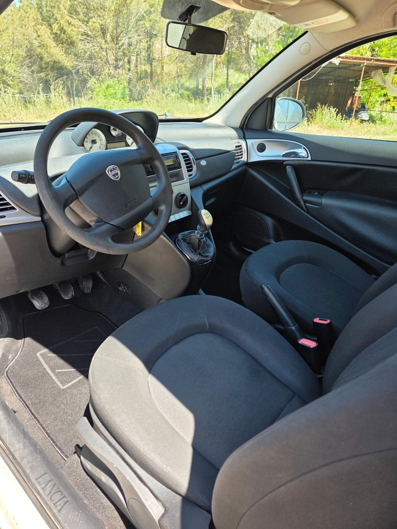 Lancia Ypsilon 1.2 69 CV Unyca