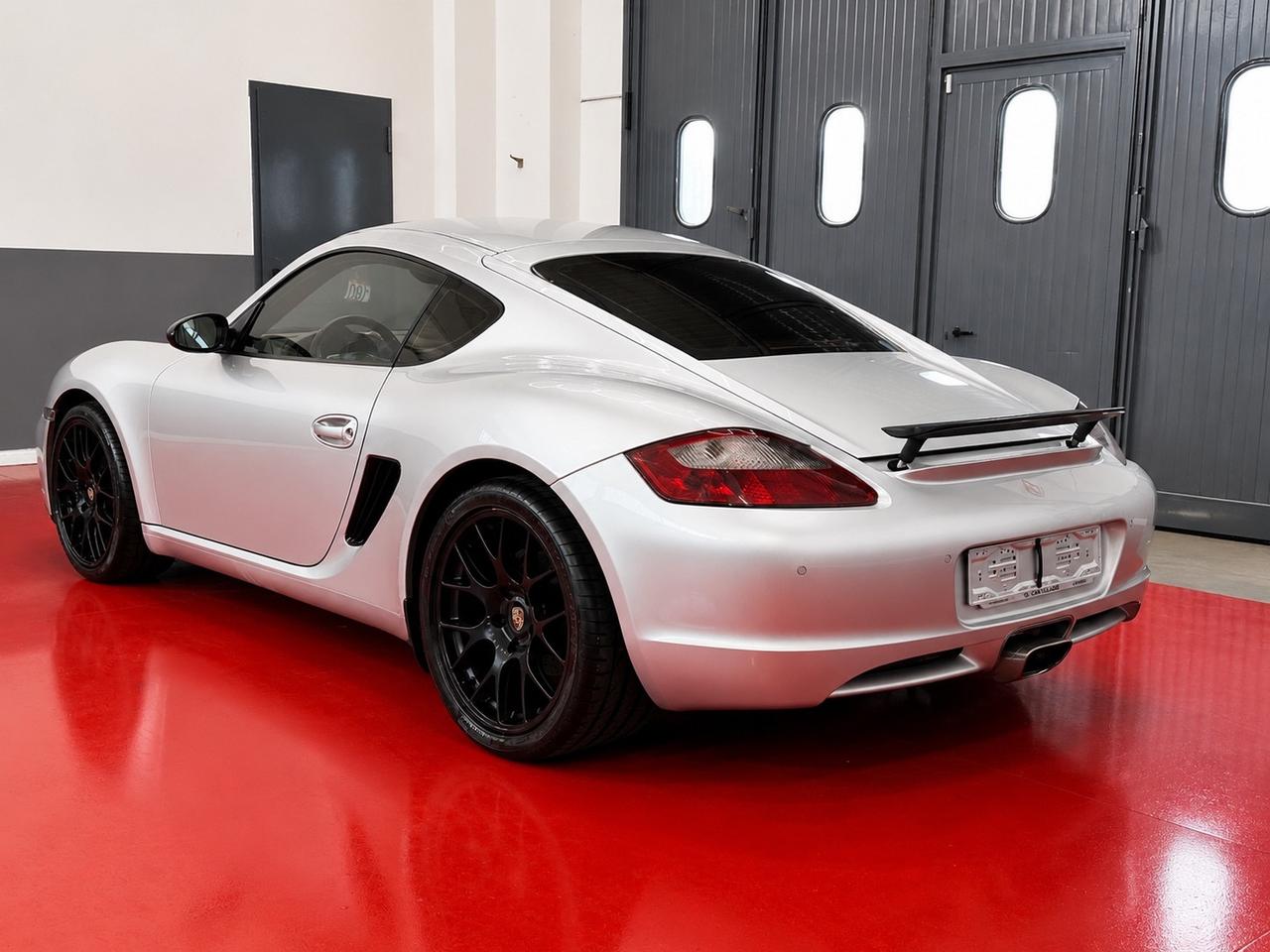 Porsche Cayman 2.7