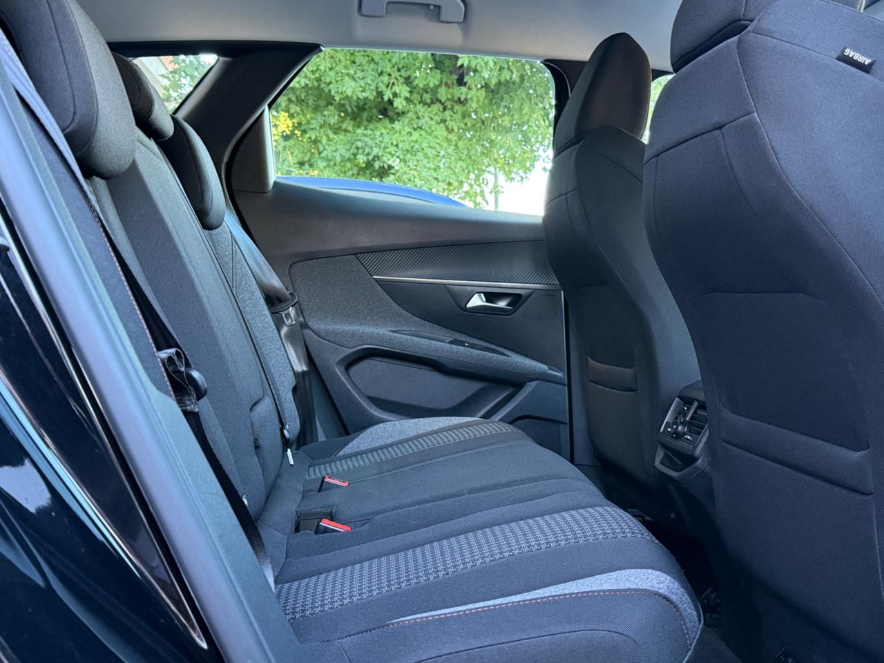Peugeot 3008 BlueHDi 130 S&S EAT8 Active Pack