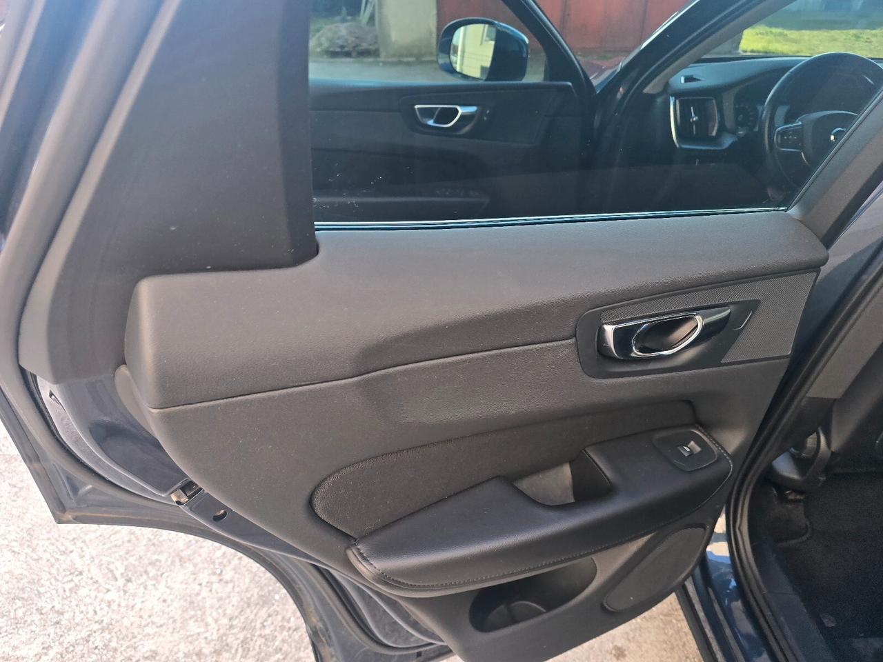 Volvo XC 60 XC60 B4 (d) AWD Geartronic Business