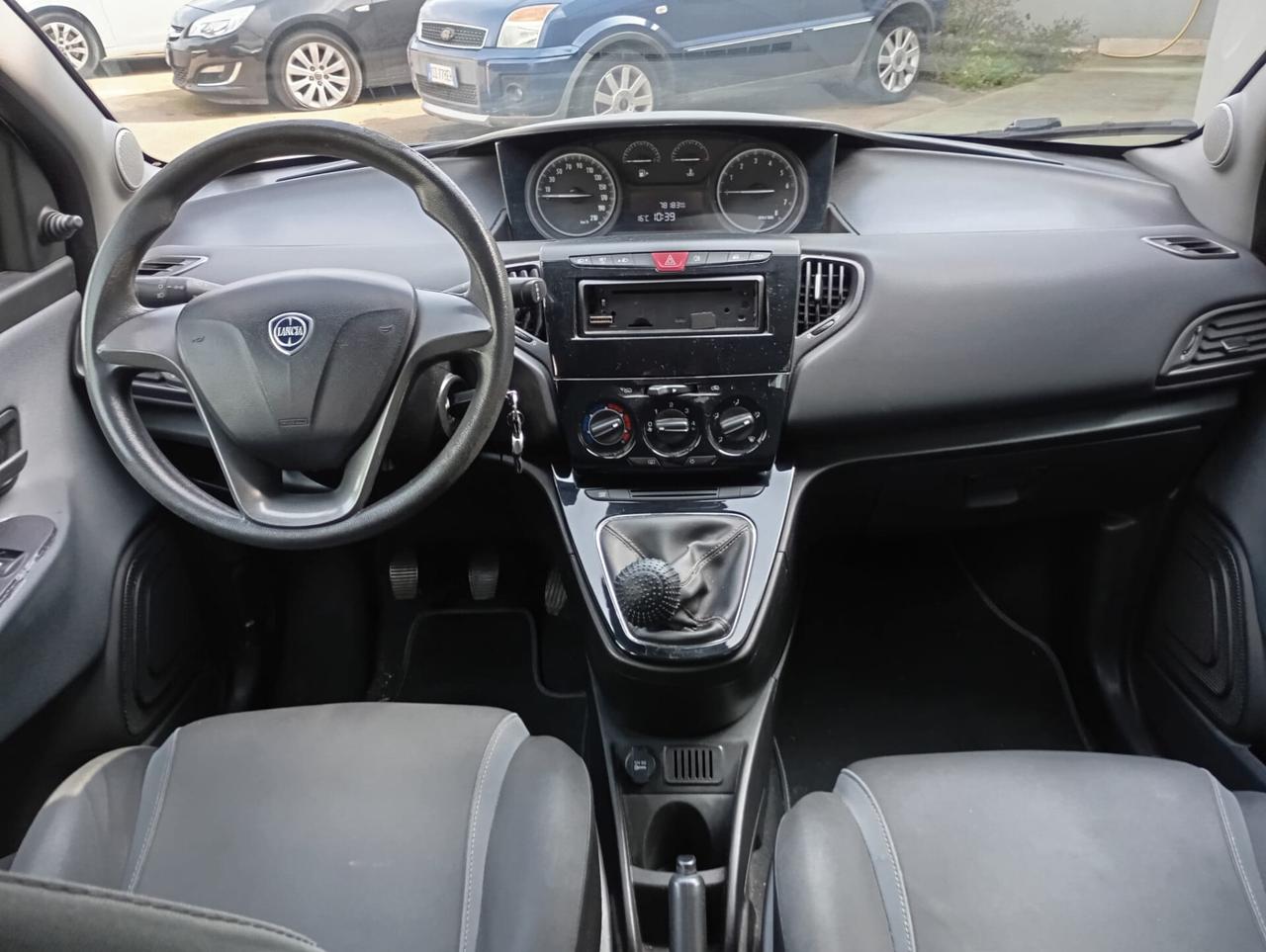 Lancia Ypsilon 1.2 69 CV 5 porte Silver