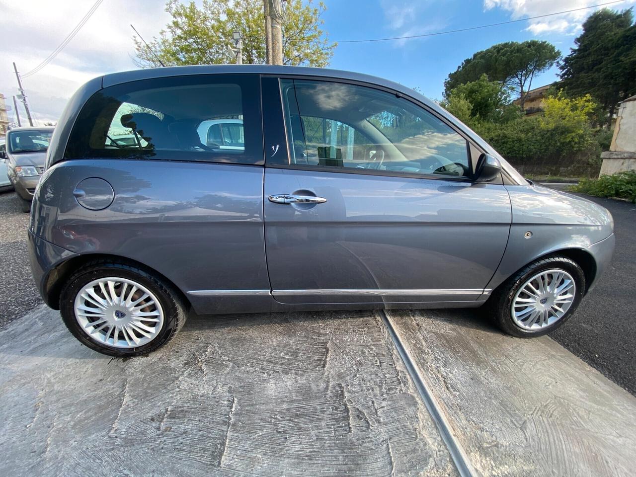 Lancia Ypsilon