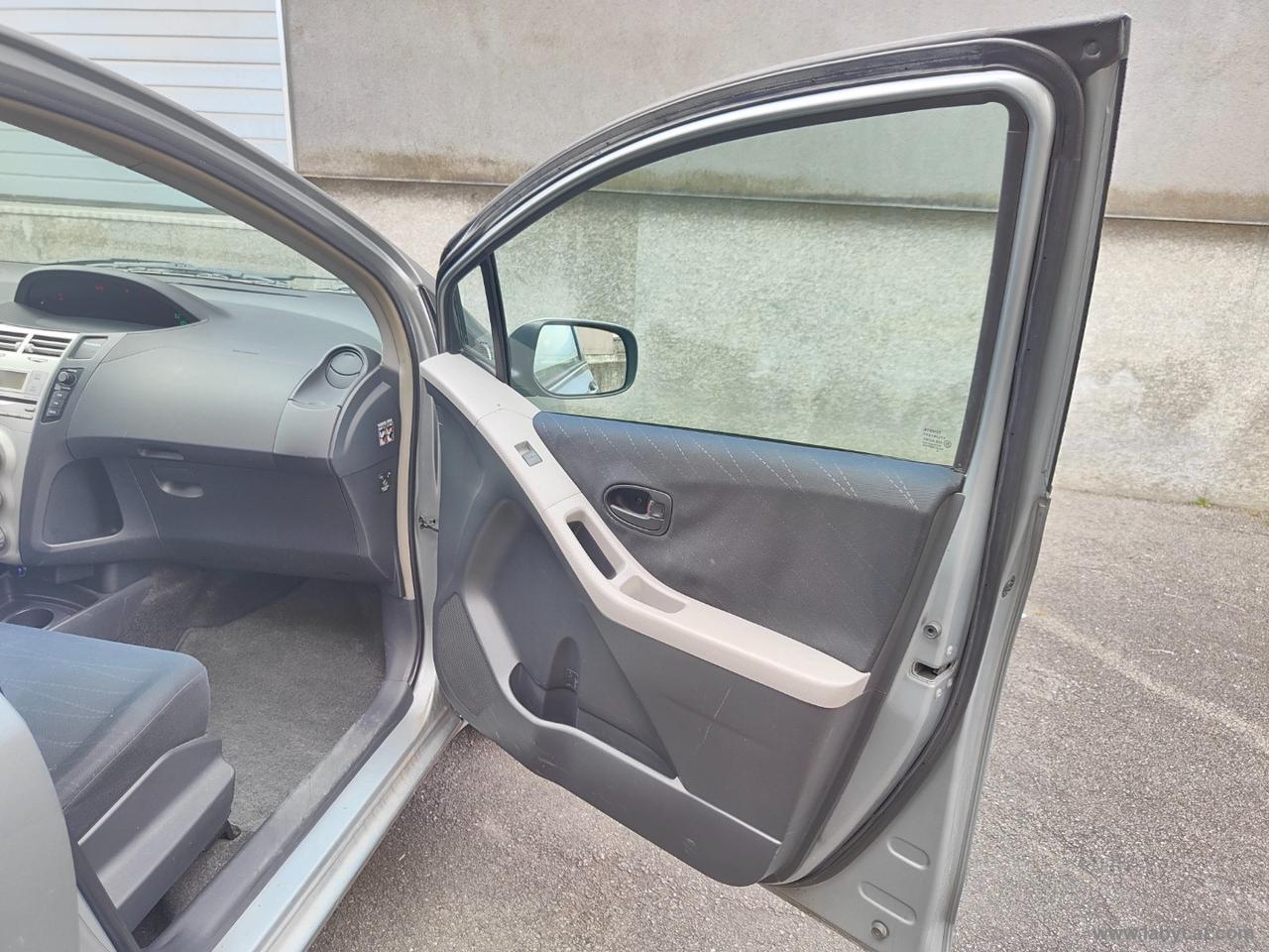 TOYOTA Yaris 1.4 D-4D 5p. AUTOMATICA NEOPATENTATI