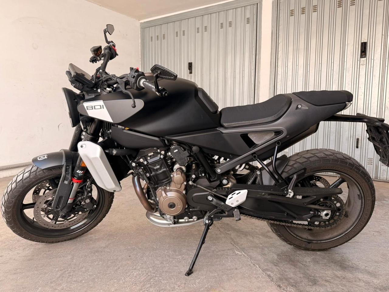 Husqvarna Svartpilen 801 *PARI AL NUOVO*