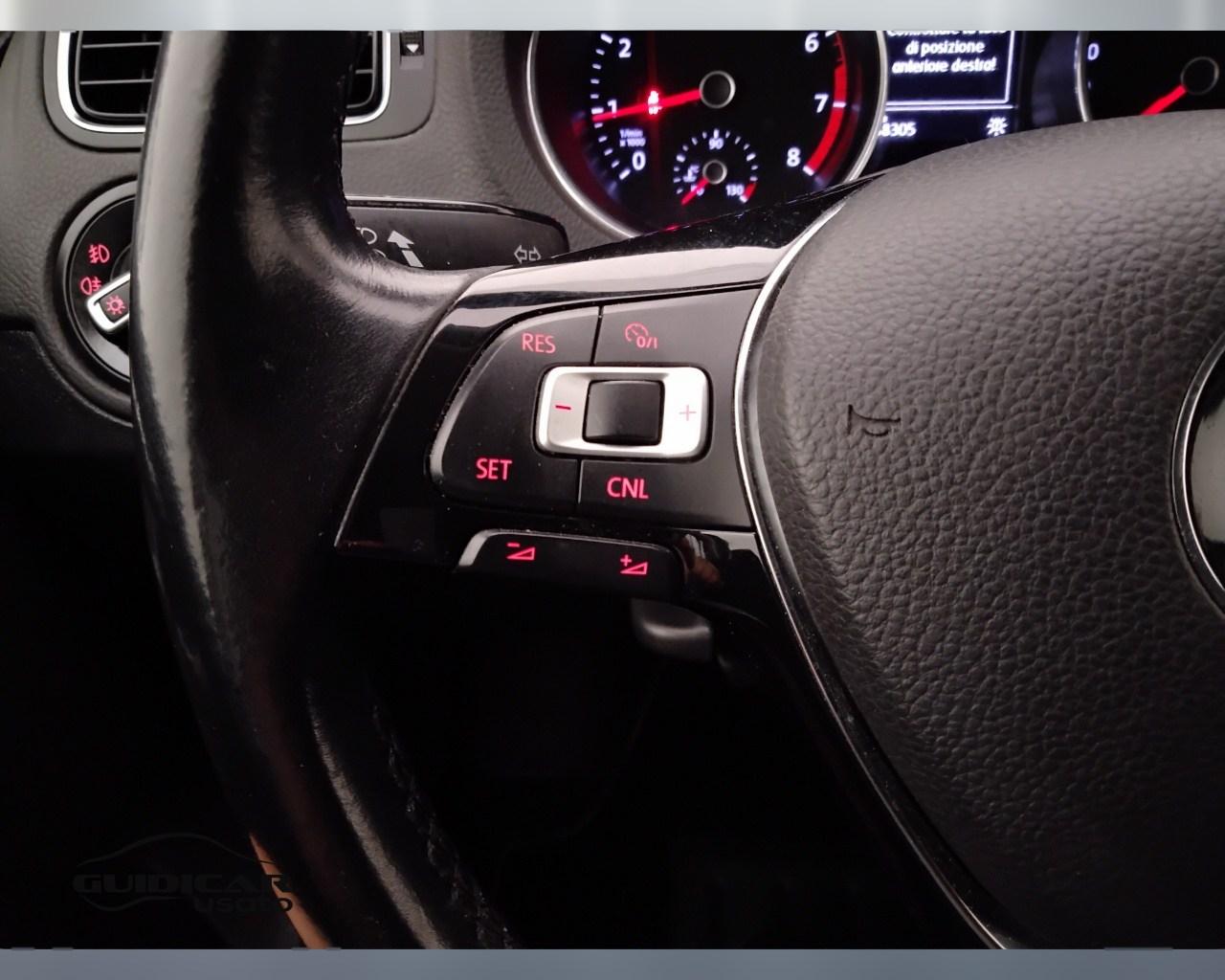 VOLKSWAGEN Polo V 2014 - Polo 5p 1.0 mpi Comfortline 75cv