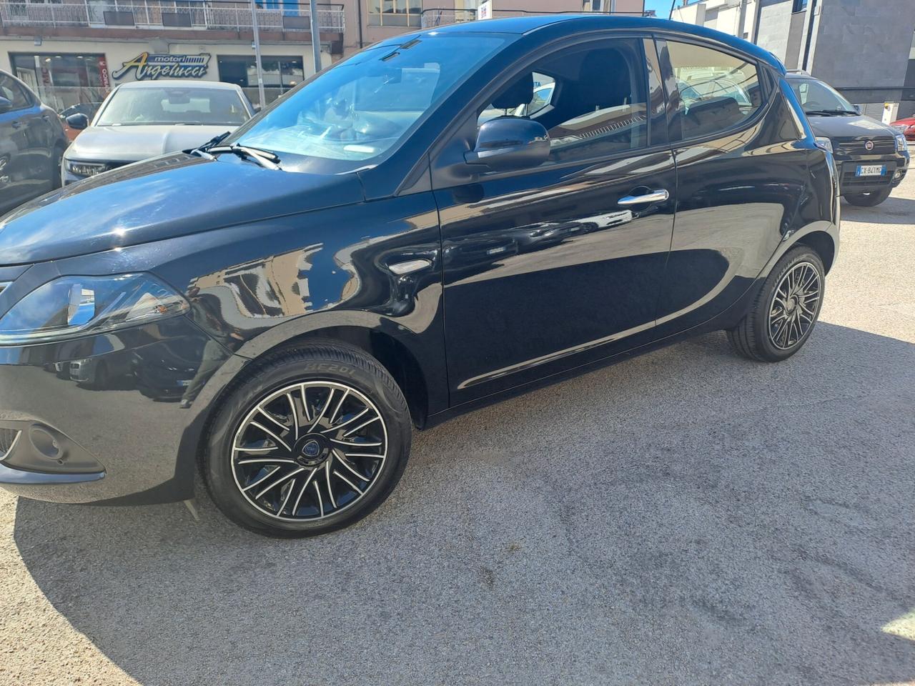 Lancia Ypsilon 1.0 FireFly 5 porte S&S Hybrid Ecochic Gold