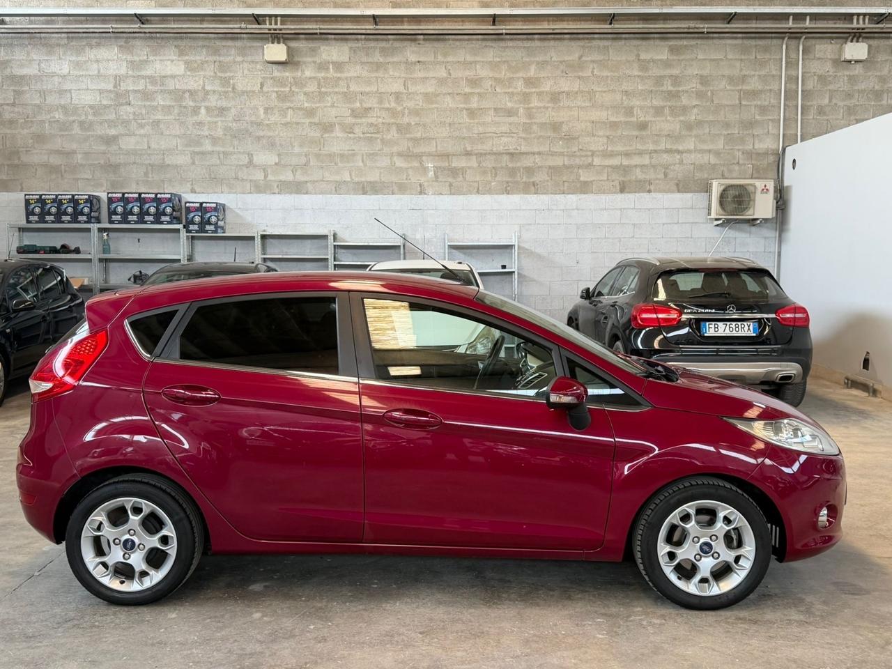 Ford Fiesta 1.4 16V 5p. Bz.- GPL Titanium Bs.