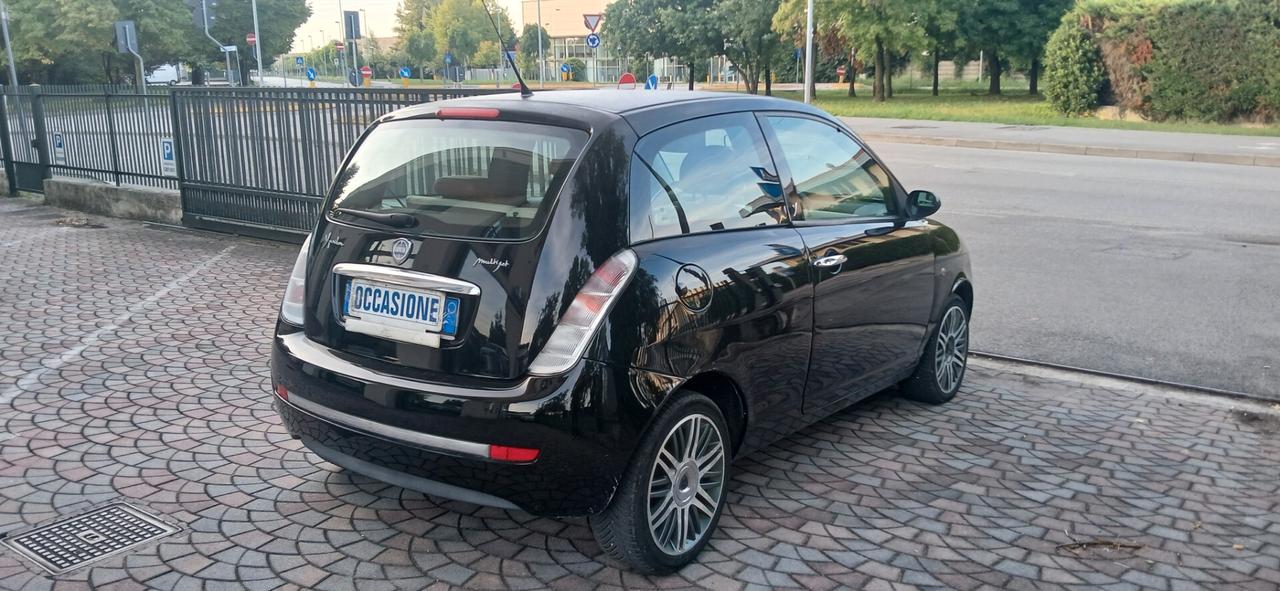 Pochi km Lancia Ypsilon diesel neopatentati