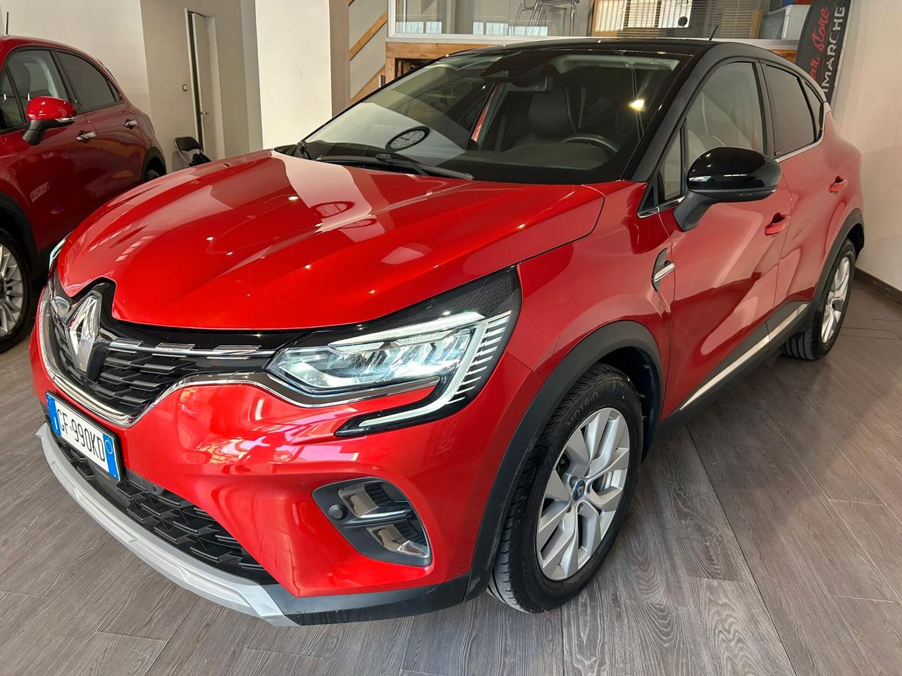 Renault Captur 1.6 E-tech Hybrid Initiale Paris NEOPATENTATI