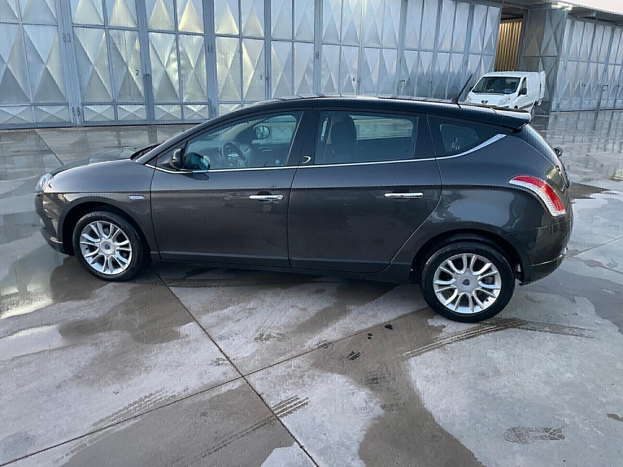 Lancia Delta 1.6 MJT DPF Oro vettura pari al nuovo