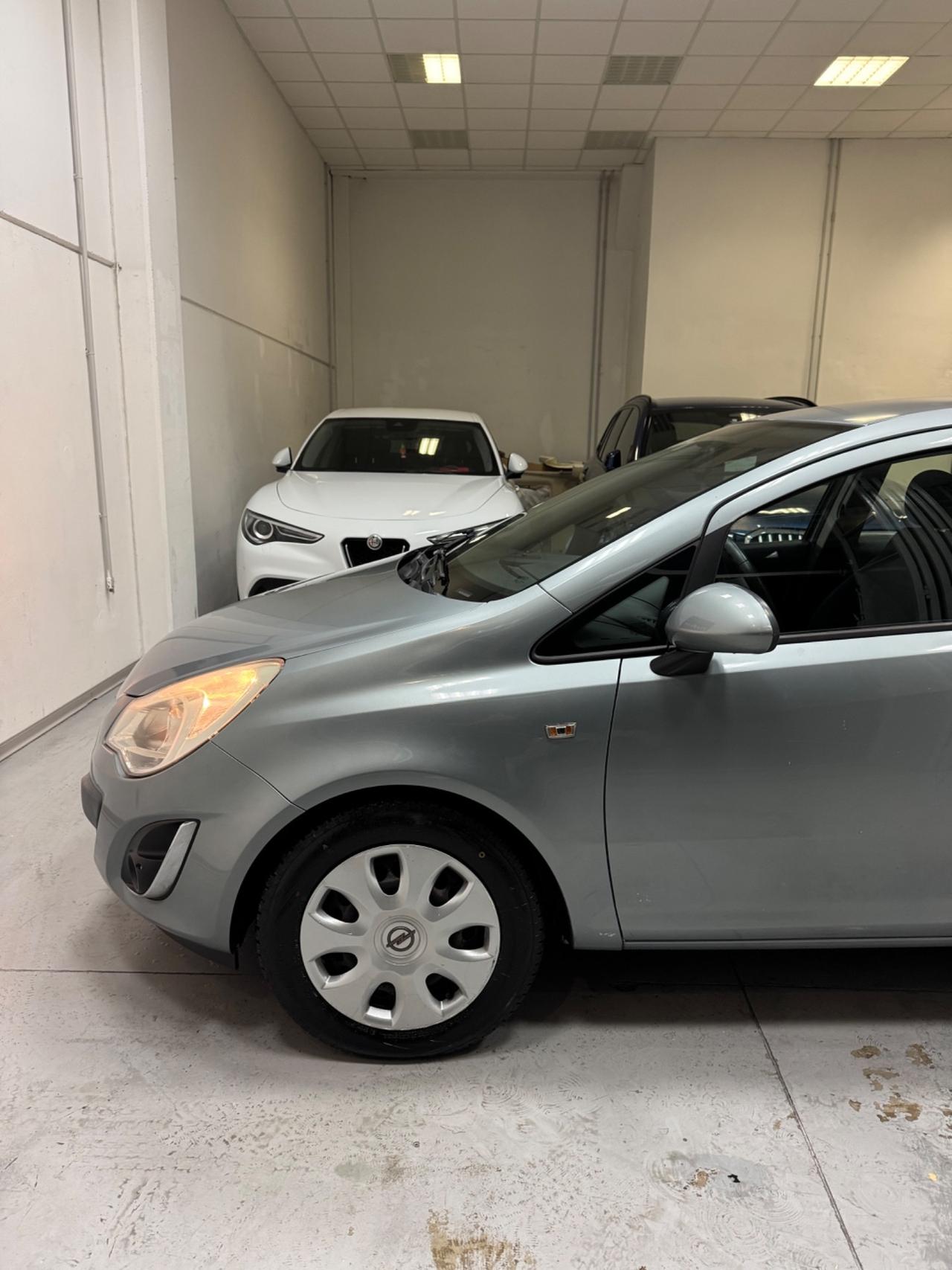 Opel Corsa 1.2 5 porte Cosmo