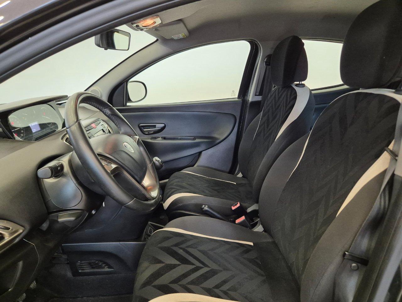 Lancia Ypsilon 5 porte 1.2 Silver 69cv - NEOPATENTATI - Sens. Post. - Bluetooth