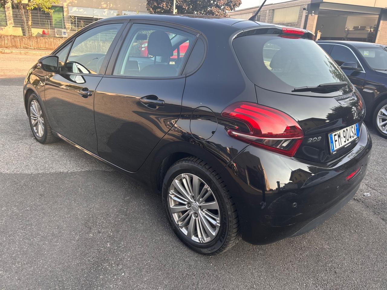 Peugeot 208 1200 85cv 89000 km ALLURE euro6B