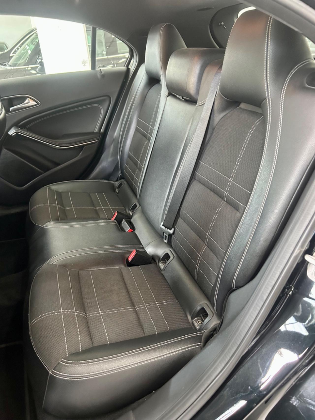 Mercedes classe A 180 d Sport DARK NIGHT finanziabile