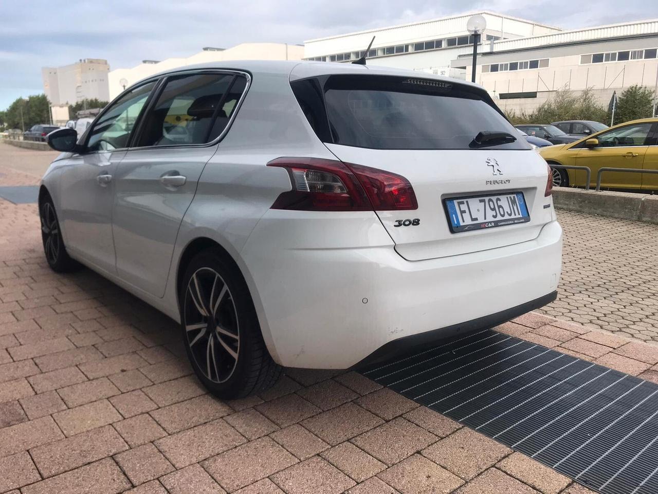 Peugeot 308 BlueHDi 120 S&S Business