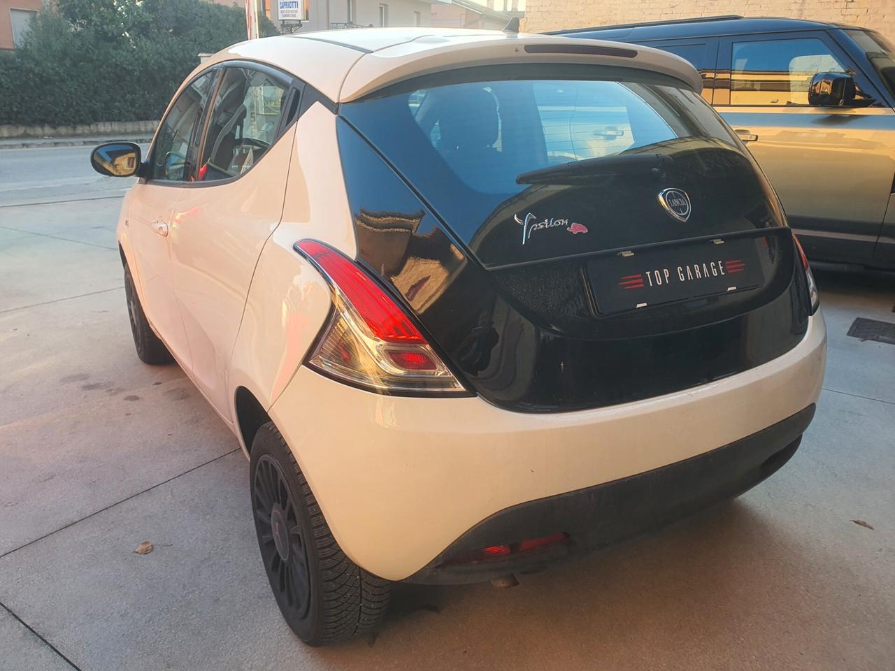 Lancia Ypsilon 0.9 TwinAir 85 CV 5 porte Metano Ecochic Gold NEOPATENTATI