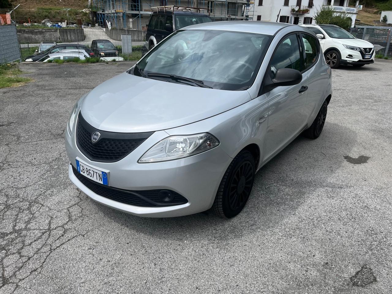 Lancia Ypsilon 1.0 FireFly 5 porte S&S Hybrid Ecochic Silver