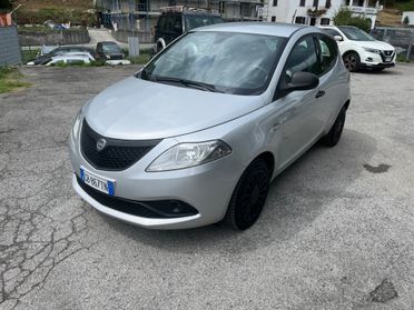 Lancia Ypsilon 1.0 FireFly 5 porte S&S Hybrid Ecochic Silver