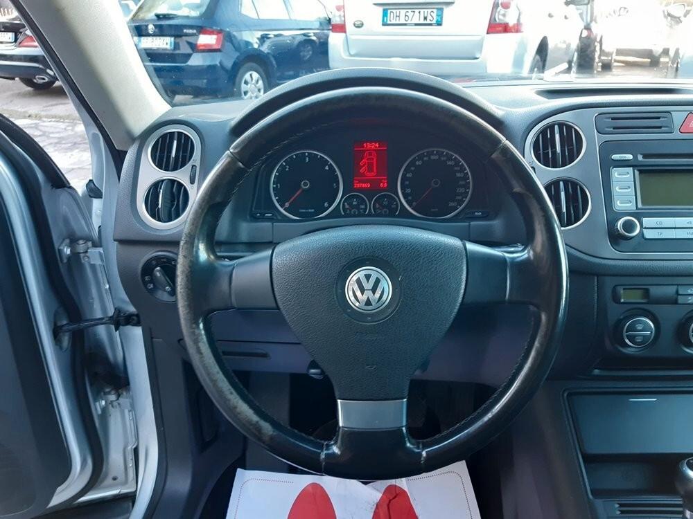 Volkswagen Tiguan 2.0 16V TDI DPF Track & Field NEO PATENTATI