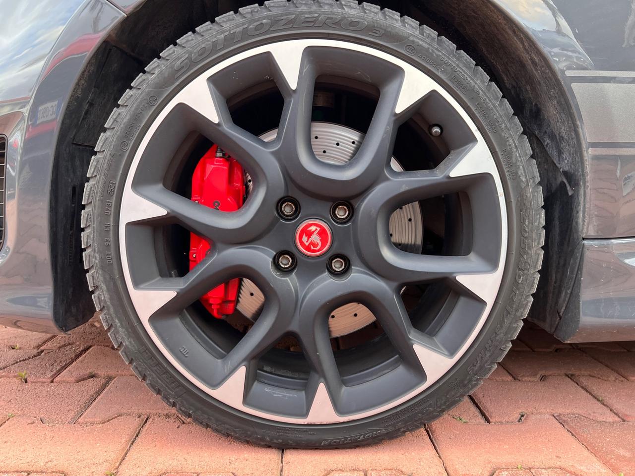 Abarth 595 C 1.4 Turbo T-Jet 180 CV Competizione