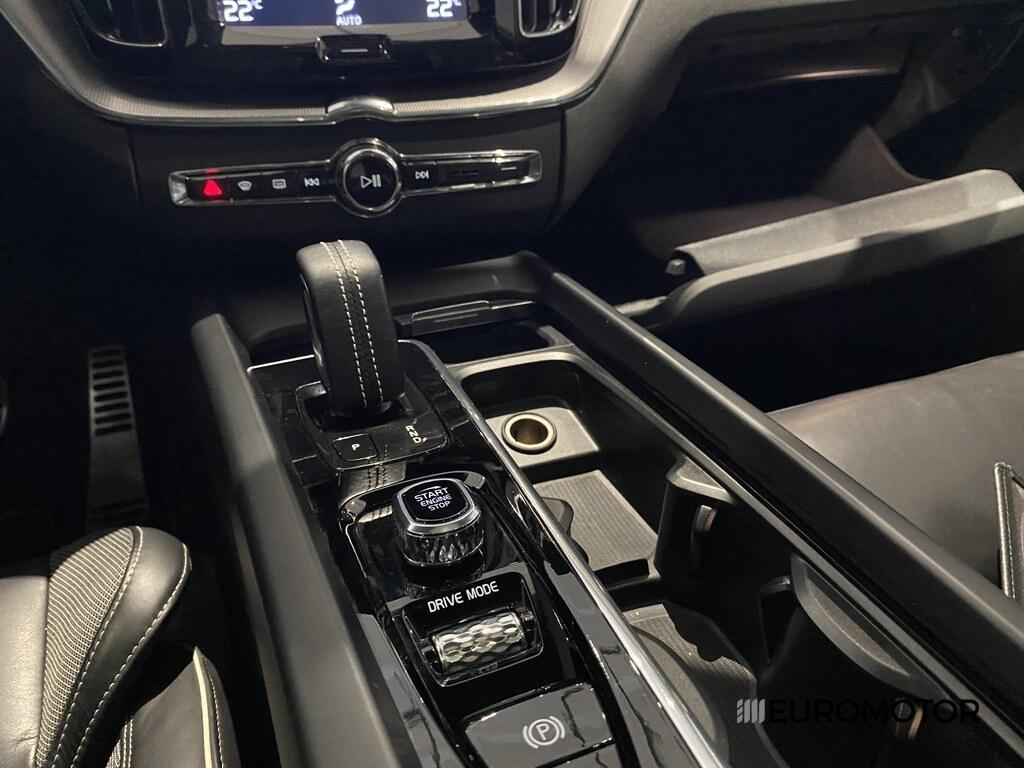 Volvo XC60 2.0 B4 R-Design AWD Geartronic