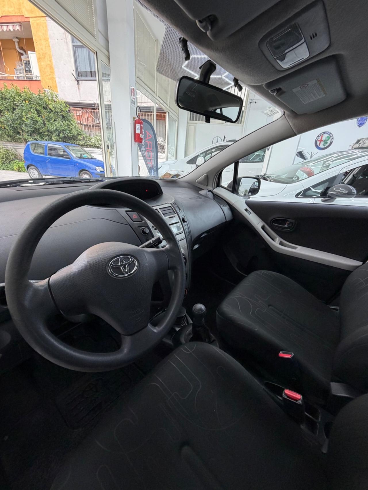 Toyota Yaris 1.0 5 porte