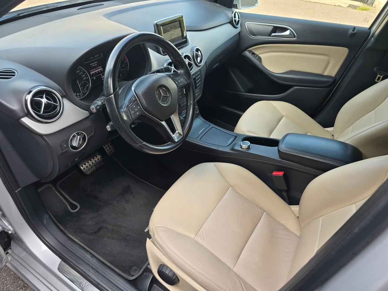 MERCEDES B180 PREMIUM AUTOMATICO