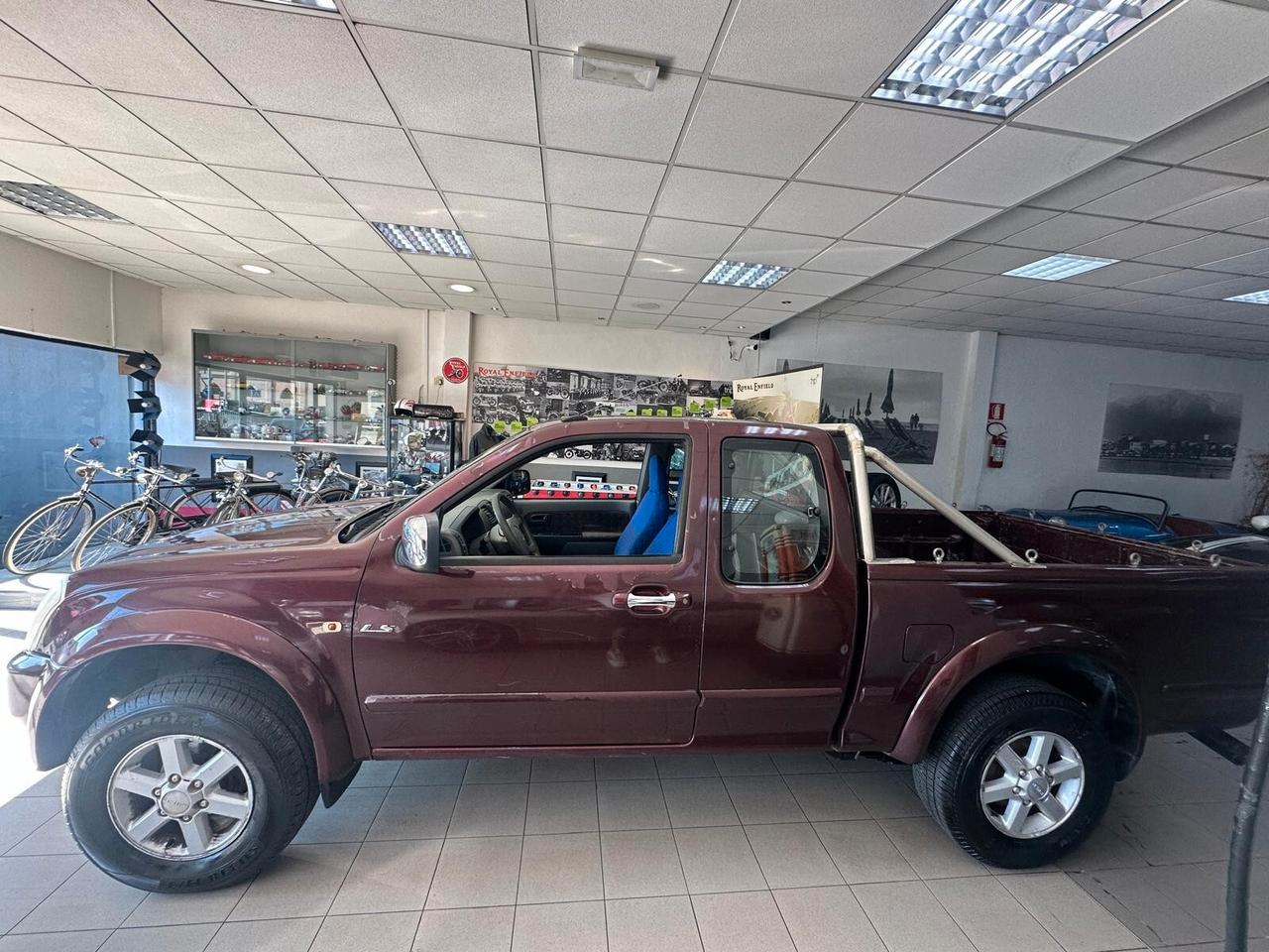 Isuzu D-Max 3.0 TD cat Space Cab 4WD Pick-up 4 posti SUBITO DISP. CON GANCIO TRAINO