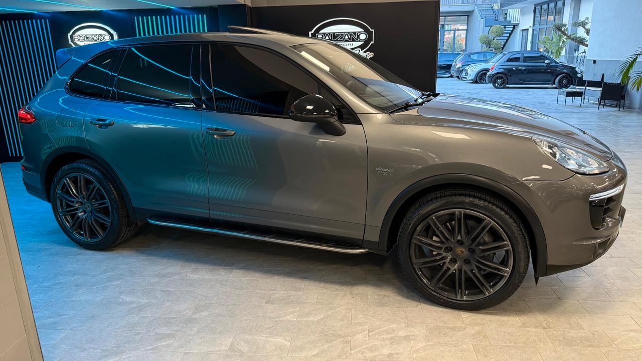 PORSCHE CAYENNE 3.0 DIESEL PLATINUM EDITION 2015