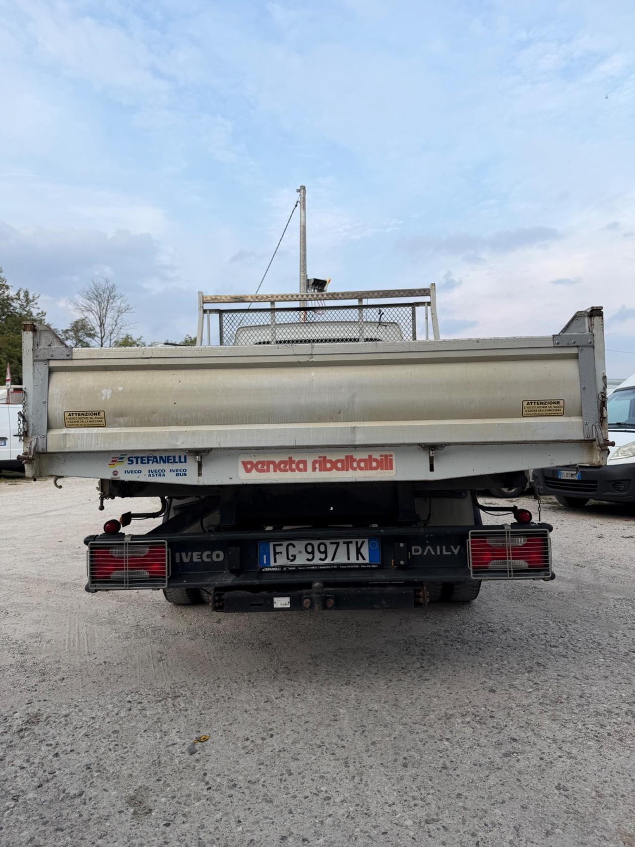Iveco Daily ribaltabile con gru