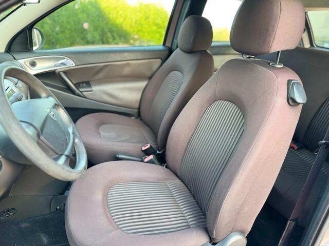 Lancia Ypsilon 1.2 Argento