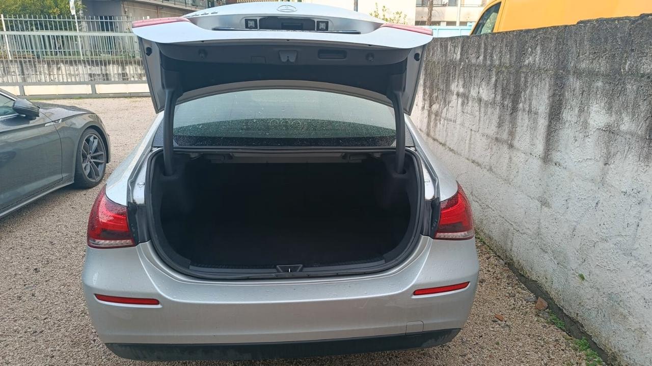 Mercedes-benz A 200 d Automatic Premium Sedan