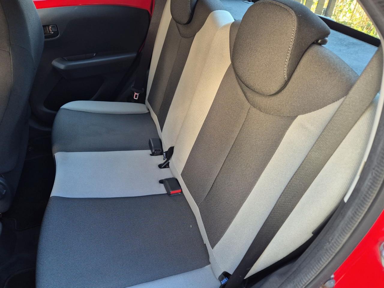 Toyota Aygo 1.0 VVT-i 69 CV 5 porte x-play