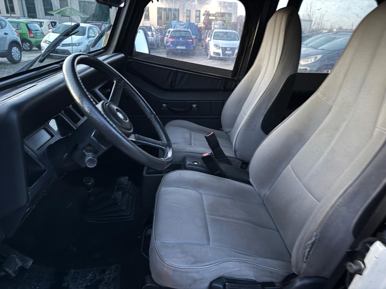 Jeep Wrangler 2.5 cat Soft top (EU)