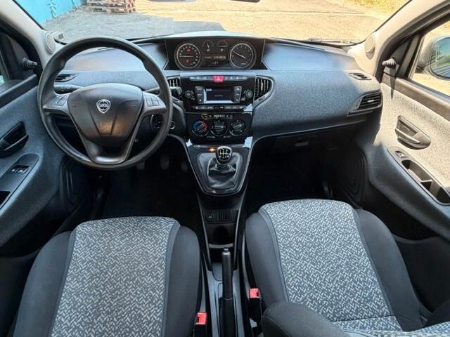 Lancia Ypsilon 1.0 hybrid neopatentati