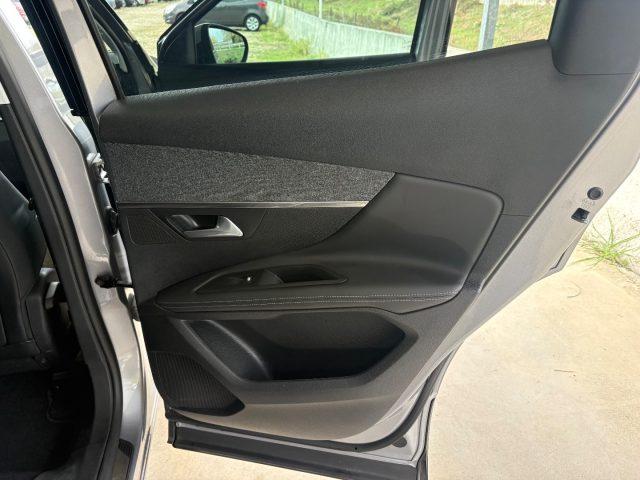 PEUGEOT 3008 PureTech 130 Allure POCHI CHILOMETRI TENUTA BENE