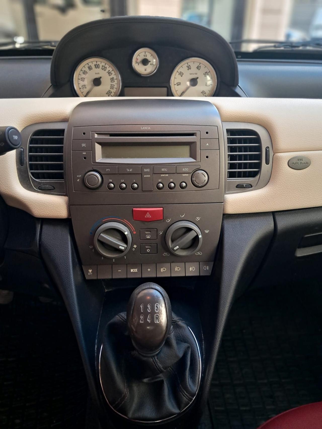 LANCIA YPSILON 1.2 BICOLOR-NEOPATENTATI-Euro3490