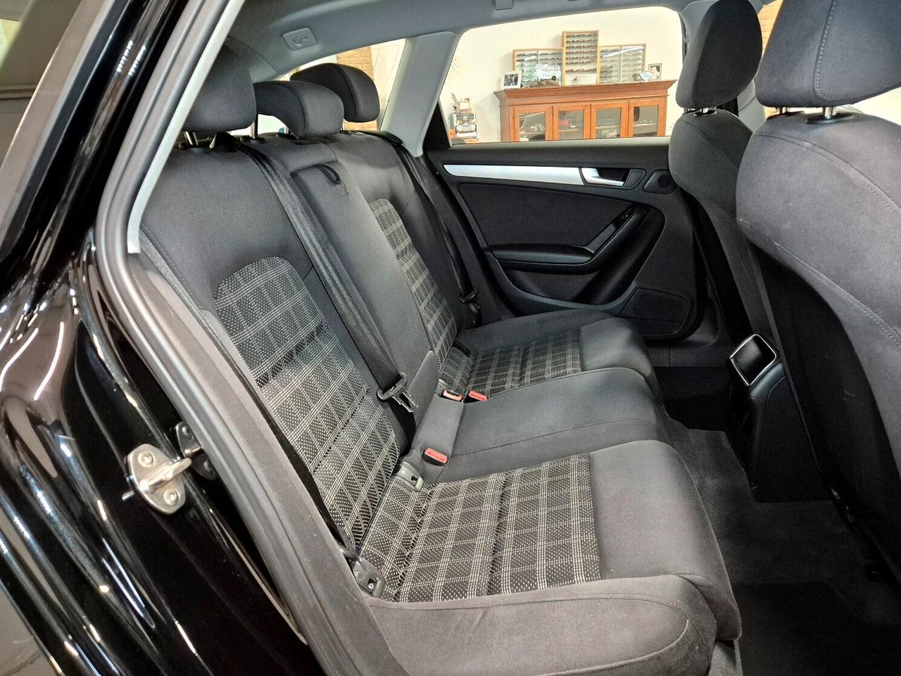 Audi A4 Avant 2.0 Aut. S.Line *Gancio traino* 177CV