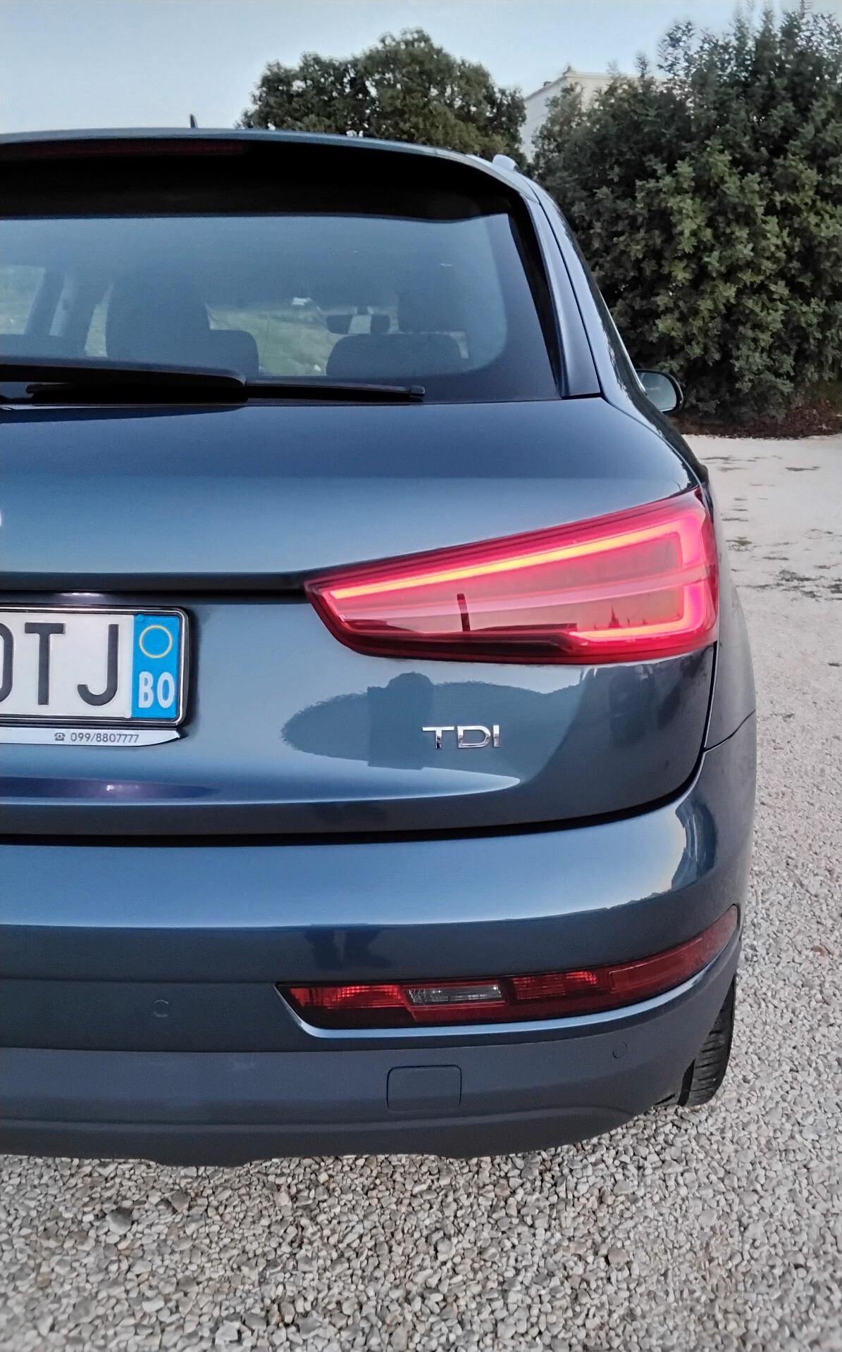 Audi Q3 2.0 TDI 120 CV Business
