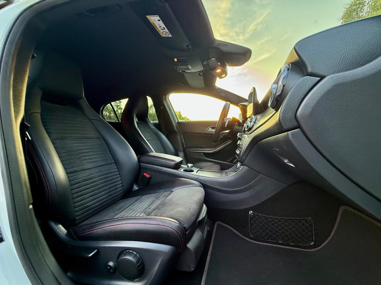 MERCEDES- BENZ GLA 200 D AMG PREMIUM