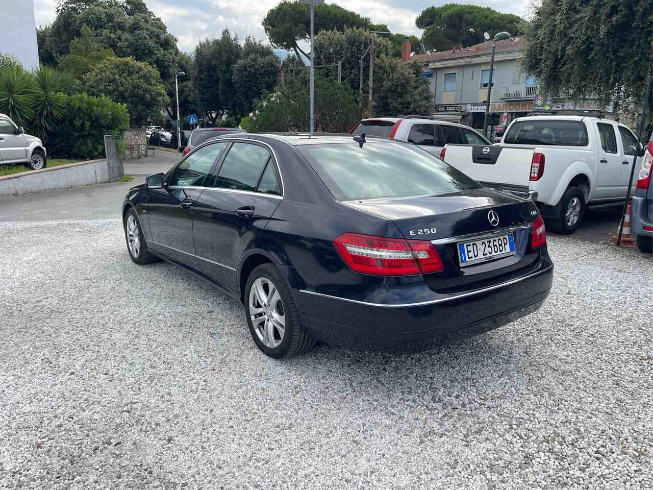 MERCEDES BENZ E 250 - AUTOMATICA - BLUE EFFICIENCY - AVANTGARDE - EX AUTO BLU