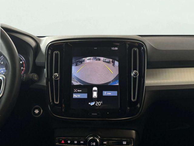 VOLVO XC40 T3 MOMENTUM PRO AUTOMATICA