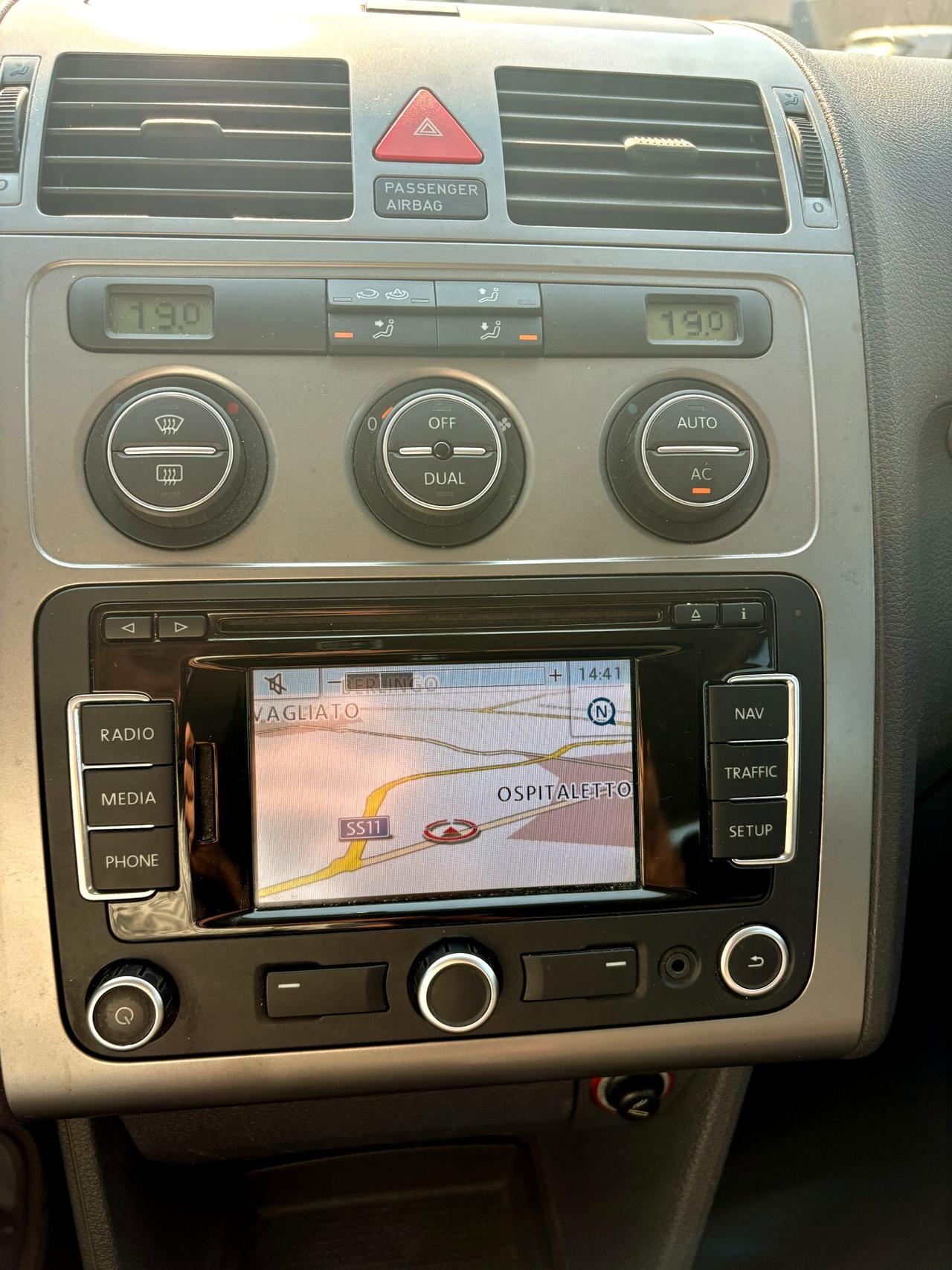VW TOURAN 1.6 benzina- 7POSTI-U.Propr-2010