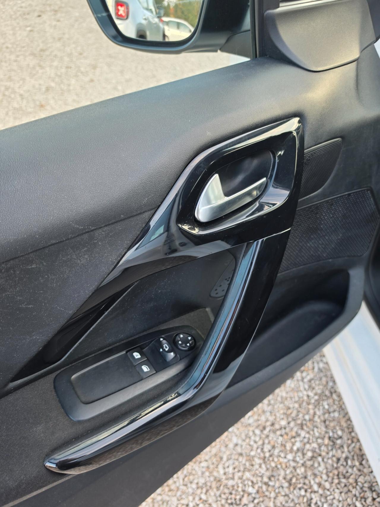 Peugeot 208 PureTech 82 5p. GPL Active