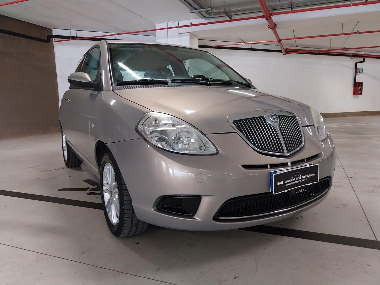 Lancia Ypsilon 1.3 MJT 75 CV VERSUS automativa - ok neopatentati